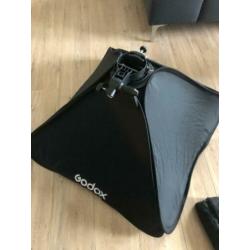 Godox s-type bracket + softbox 80x80cm + grid