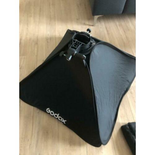 Godox s-type bracket + softbox 80x80cm + grid
