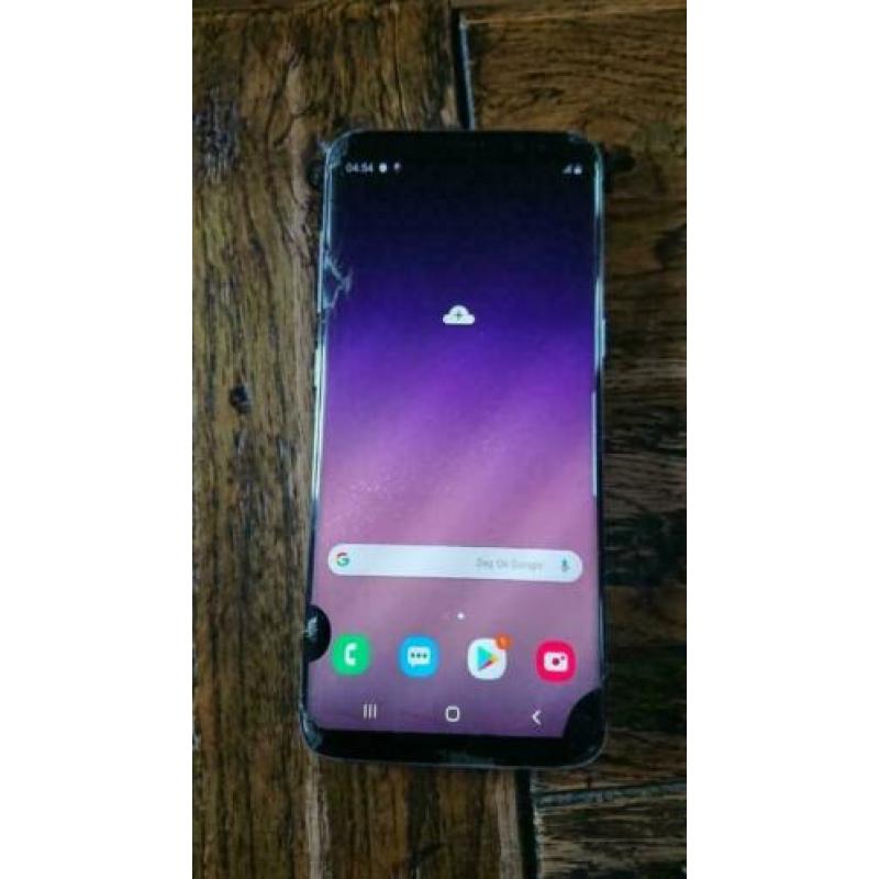Samsung galaxy S8 met barsten met lader