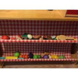 compleet houten kinderwinkeltje met keuken