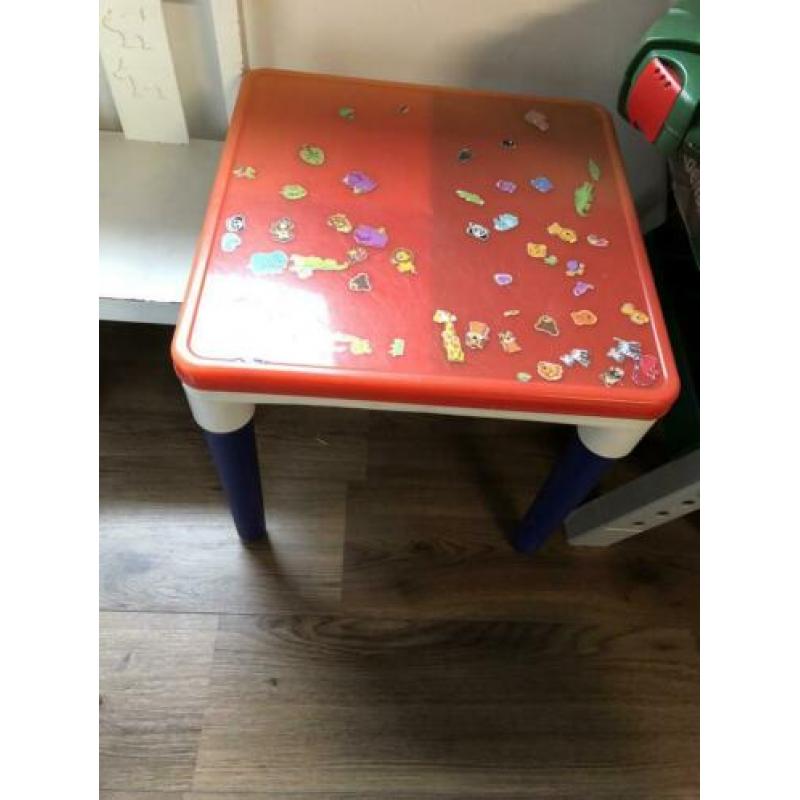 Gratis speelgoed tafel en stoelen