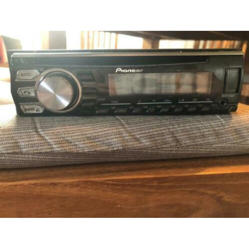 Autoradio Pioneer DEH4700 BT met 2 Hertz boxen