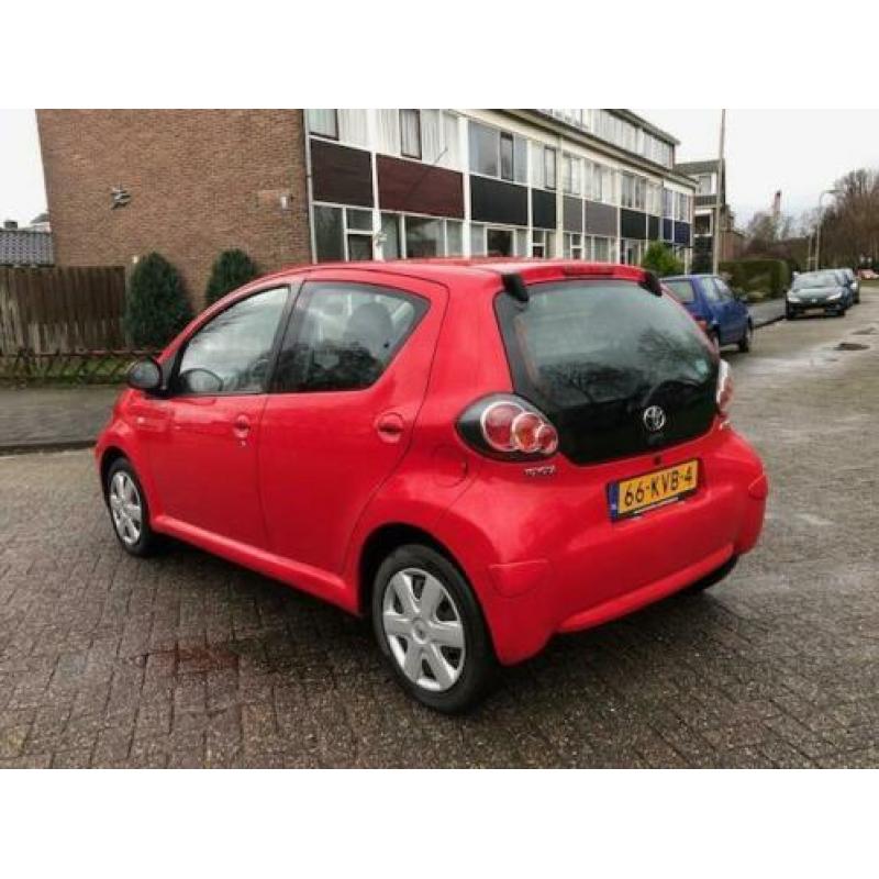 Toyota Aygo 1.0-12V Comfort 2010 5-deurs! NAP! Rijdt keurig!