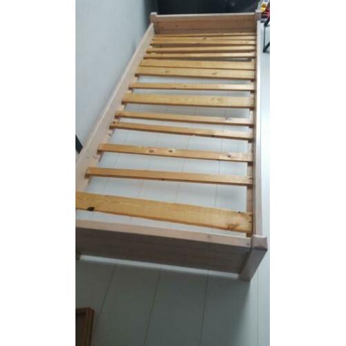 Houten 1 persoons bed