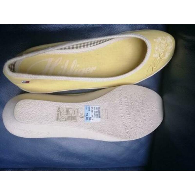 New Hilfiger Ladies 39 lemon pumps