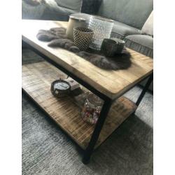 Salontafel zwart/hout industrieel zo goed als nieuw!