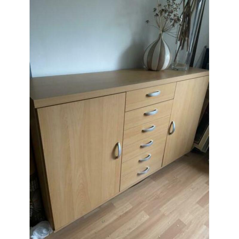 MOET NU WEG! Kast/dressoir 25 euro