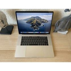 Macbook Pro 15" TouchBar 2017 2.7 I7 16GB+512 SSD