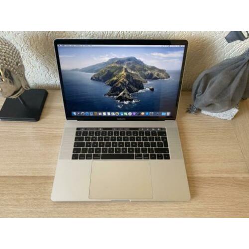 Macbook Pro 15" TouchBar 2017 2.7 I7 16GB+512 SSD