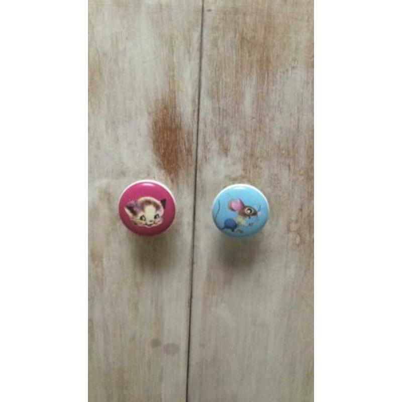 Oud kastje roze voor meisjes kamer