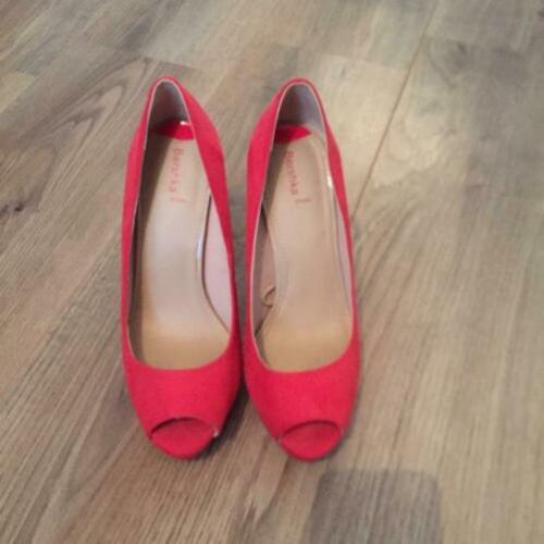 Peeptoe rode pumps van de Bershka maat 38 als nieuw!