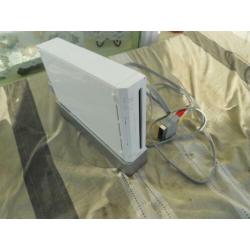 Gameconsole Wii met controller+lader, wifibalk, game sports.