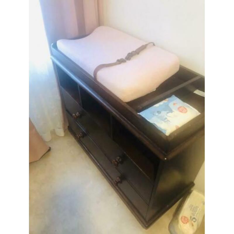 Pottery Barn donkerbruin ledikant + commode