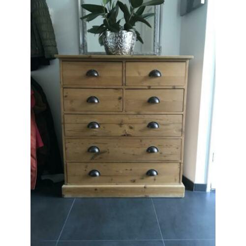 Antiek houten kast