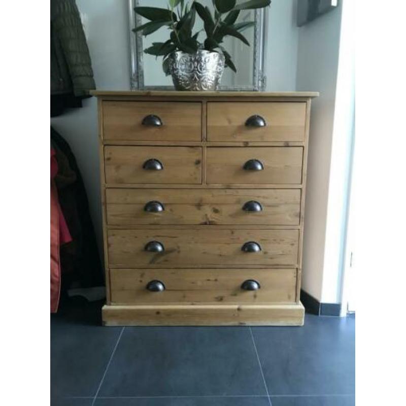 Antiek houten kast