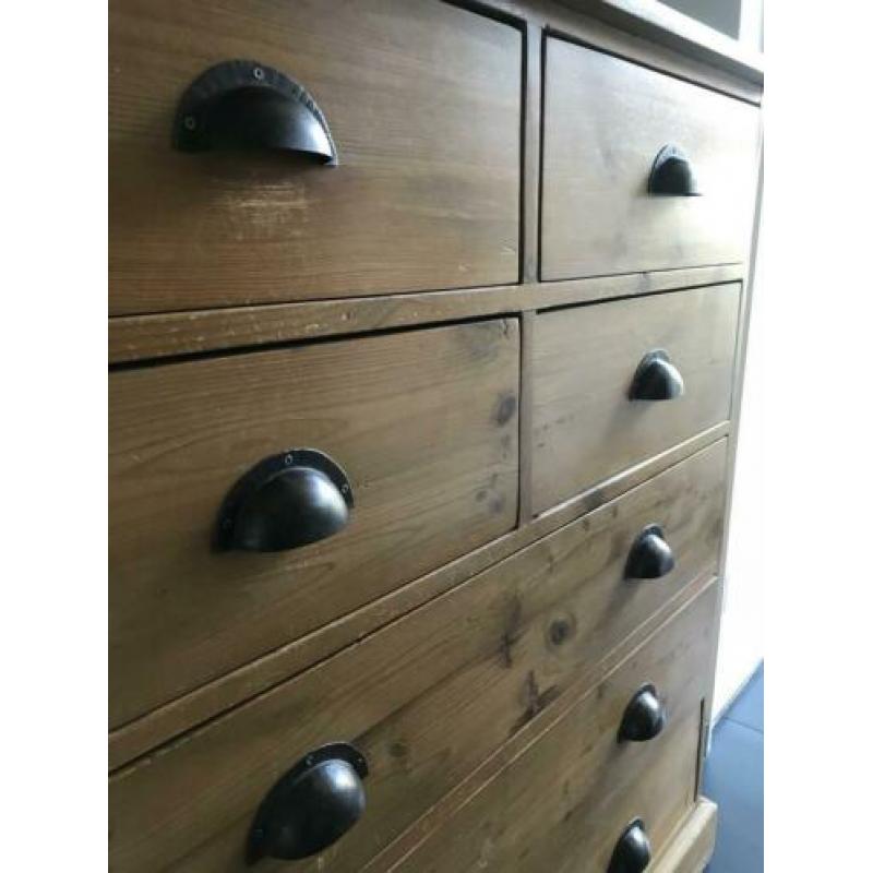 Antiek houten kast