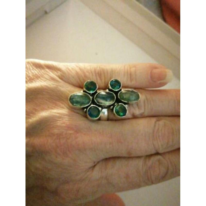 Prachtige handgemaakte 925z ring met blauw topaas maat 17