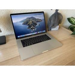 Macbook Pro 15" TouchBar 2017 2.7 I7 16GB+512 SSD