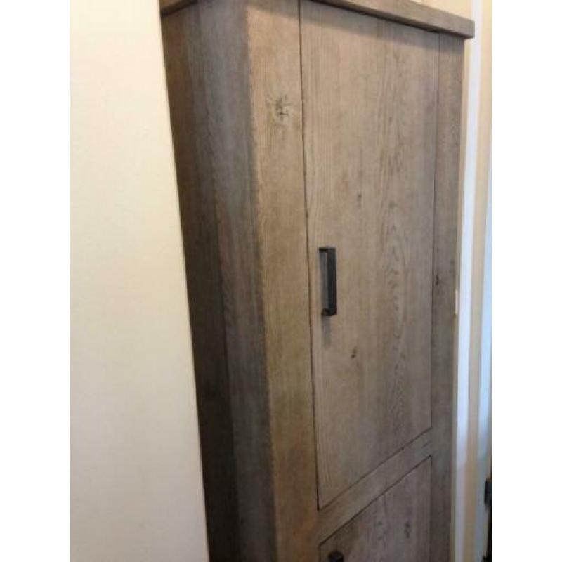 kast, wit landelijk 180x75x45 nu voor 250 euro