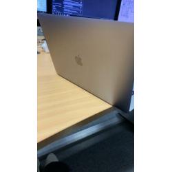 Macbook pro 15 / 2017 / 16GB / radeon 555 / I7 / touchbar