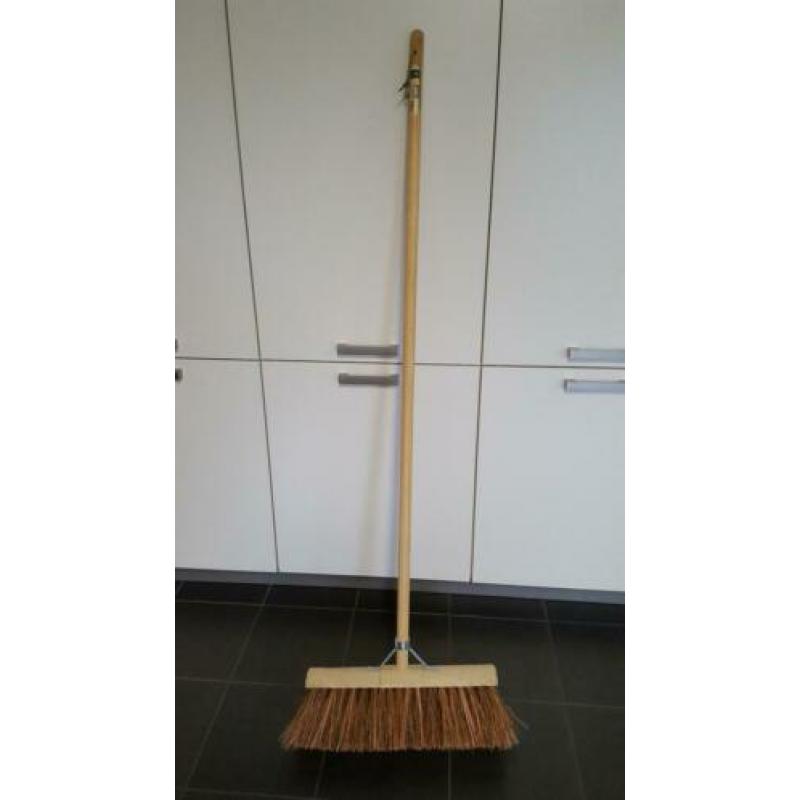 Harde Bezem tuin. 45 cm breed, Steel: 1.45 cm hoog.