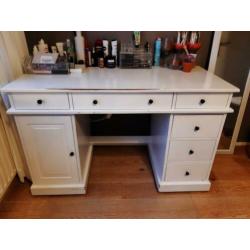 bureau wit