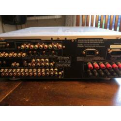 een marantz en een Kenwood