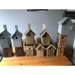 Vogelhuisjes mezenkast tegen processierups