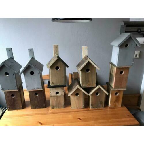 Vogelhuisjes mezenkast tegen processierups