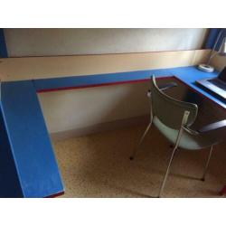 houten hoogslaper en bureau in 1