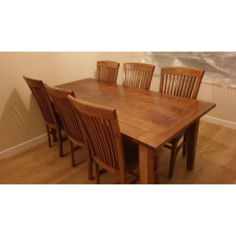 Teakhouten eettafel met 6 bijpassende stoelen