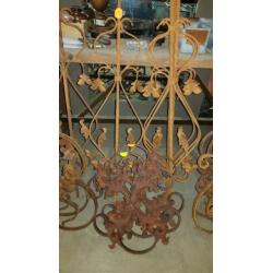 Diverse gietijzeren ornamenten