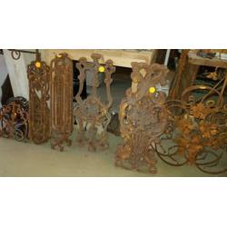 Diverse gietijzeren ornamenten