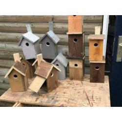 Vogelhuisjes mezenkast tegen processierups