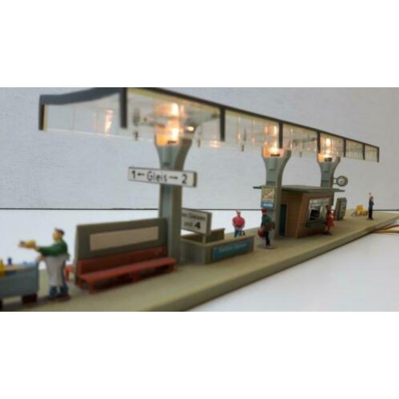 FALLER B-188 H0 perron met verlichting lengte 48,5 cm