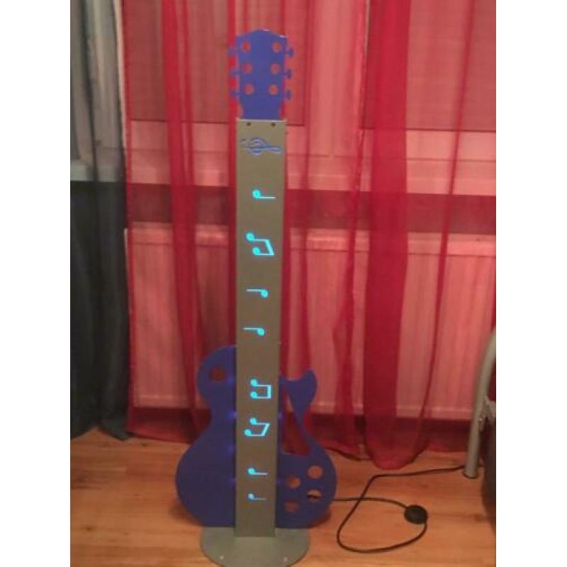 Gitaar staande lamp