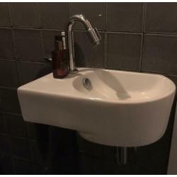 Fontein wastafel toilet