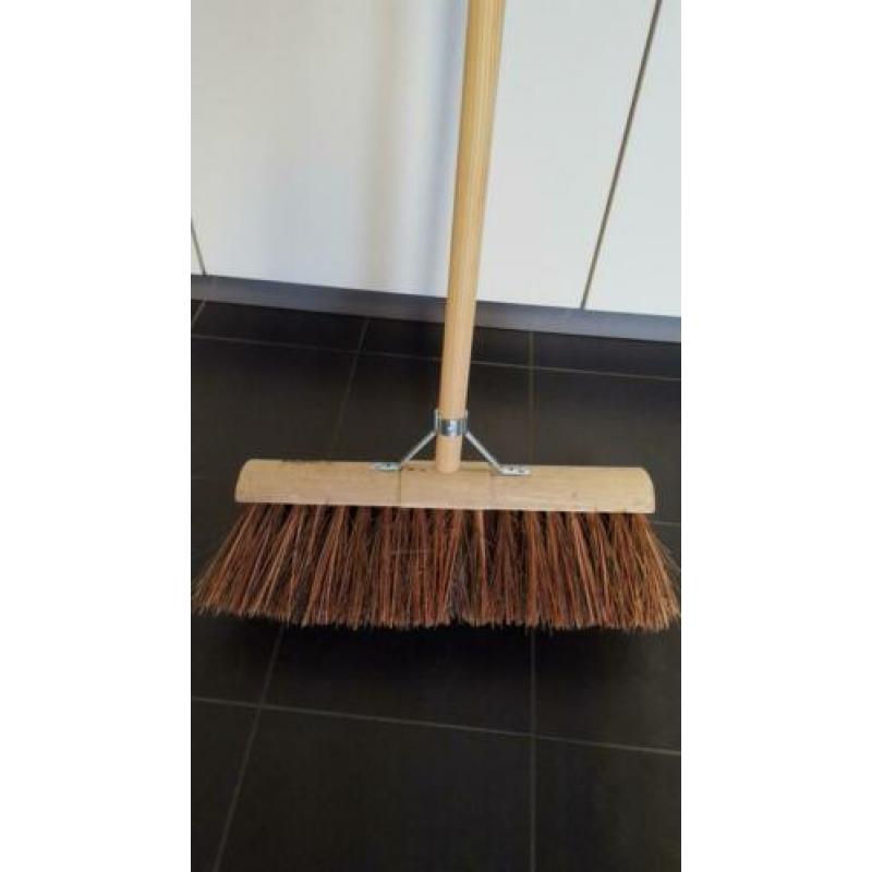Harde Bezem tuin. 45 cm breed, Steel: 1.45 cm hoog.