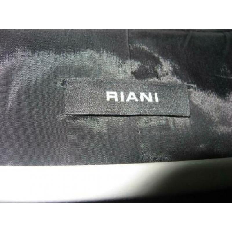 nieuw zwart gilet / mouwloos jasje van Riani, mt 44, losnaad