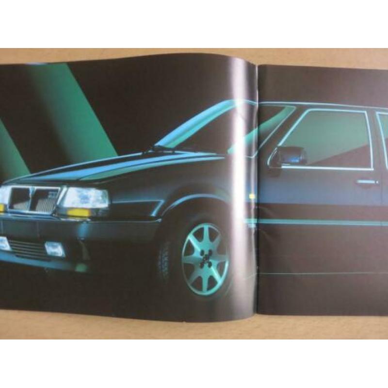 luxe folder Lancia Thema uit 1988 met oa Turbo 16V en i.e.
