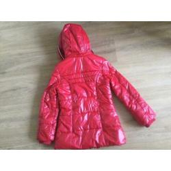 Nette winterjas jas van Vingino maat 128 roze rood