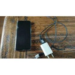 Samsung galaxy S8 met barsten met lader