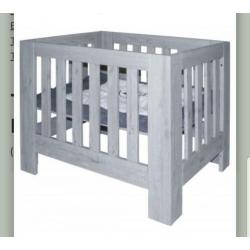 Box twf incl matras. Moet met spoed weg.