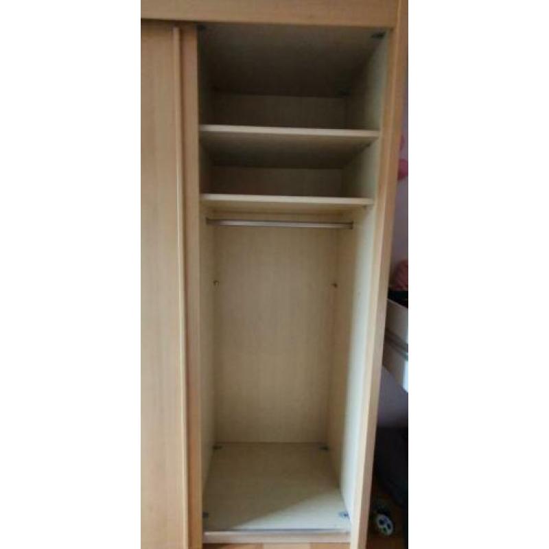 Nette kledingkast L 225 × H 220 x D 65