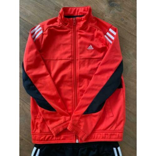 Adidas trainingspak in maat 140