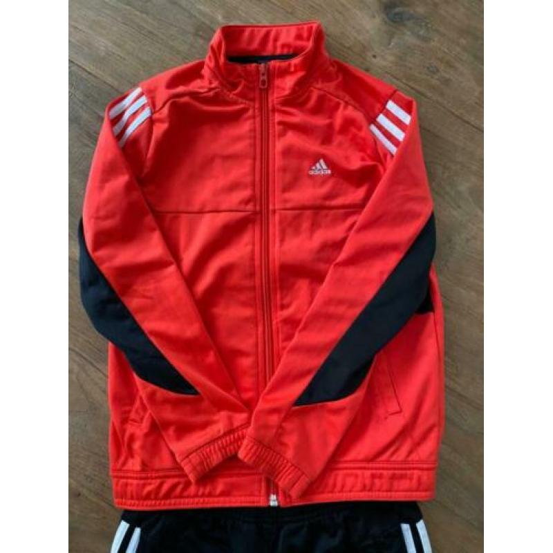 Adidas trainingspak in maat 140
