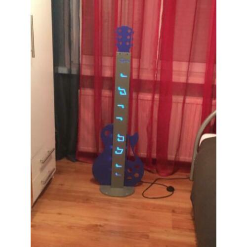 Gitaar staande lamp