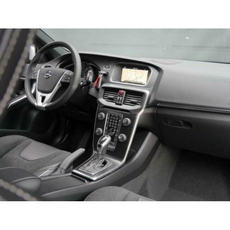 VOLVO V40 T3 152PK Automaat Polar+ Sport / Panoramadak / Ver