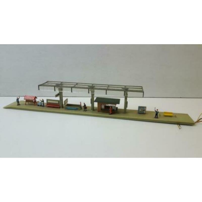 FALLER B-188 H0 perron met verlichting lengte 48,5 cm