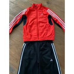 Adidas trainingspak in maat 140